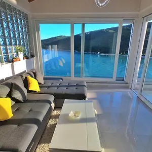 https://apartment-more-13.in-istria.net